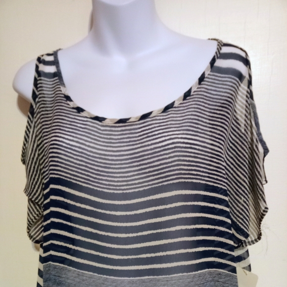 🛍️ BUNDLE ONLY 🛍️One Clothing Striped Navy and White Women's Top - Picture 2 of 7